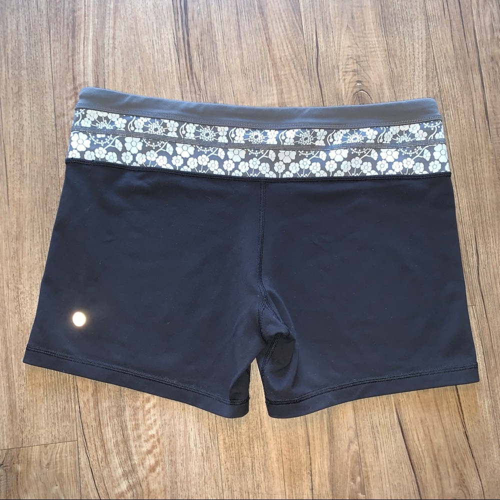 Lululemon Reverse Groove Shorts